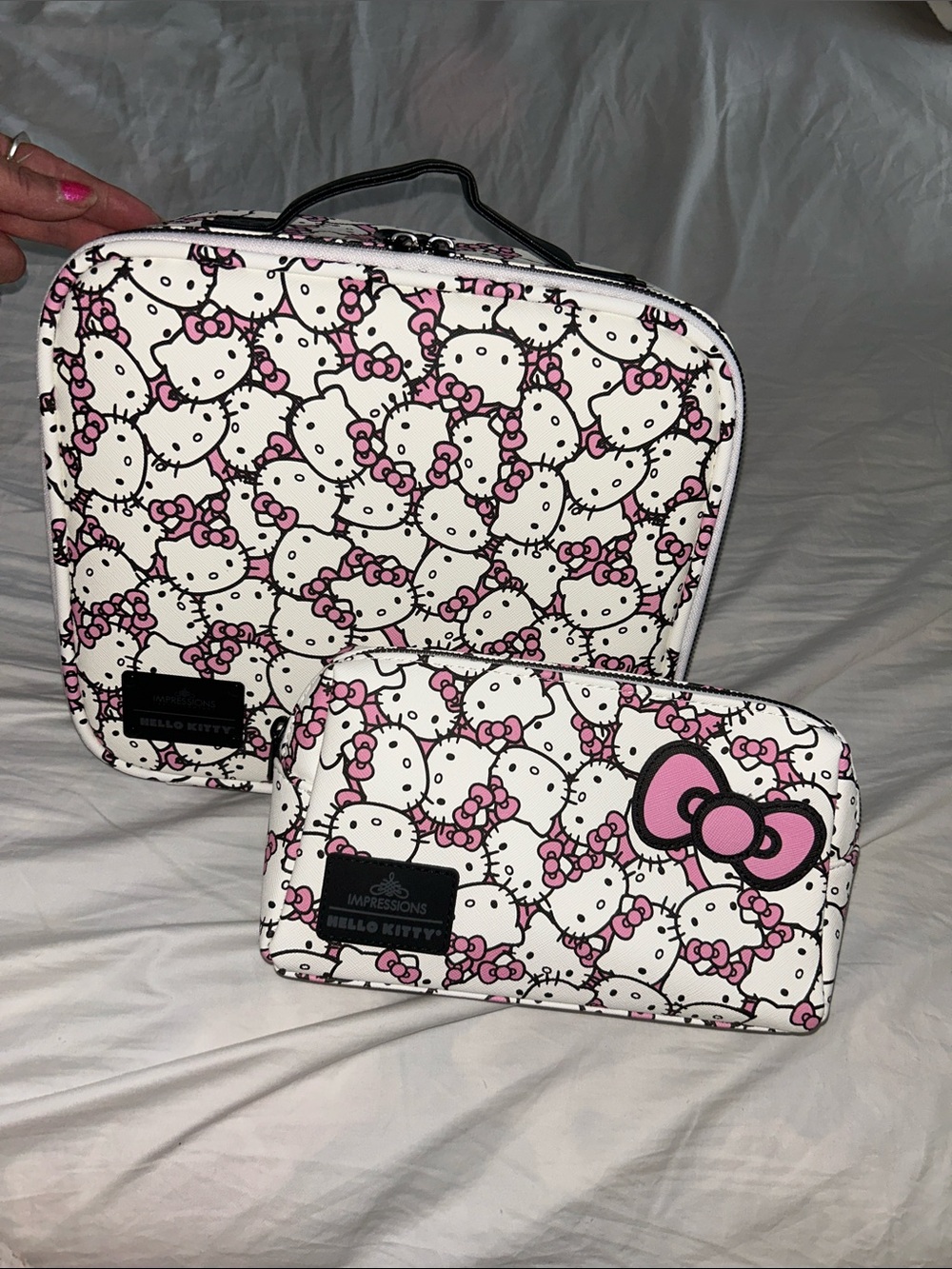 Hello Kitty x Impressions White Travel Case Set with Pink Bow Pattern